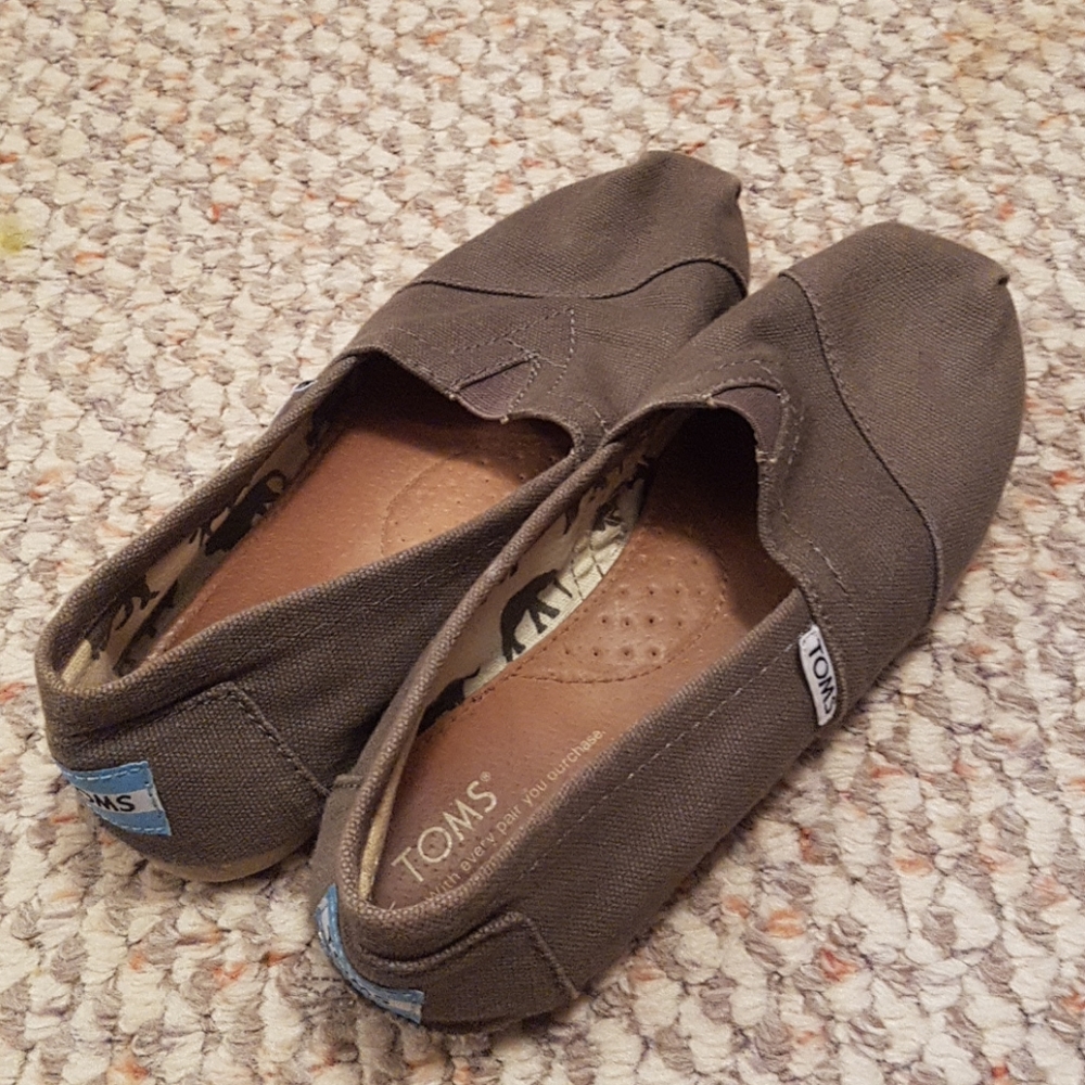Khaki toms